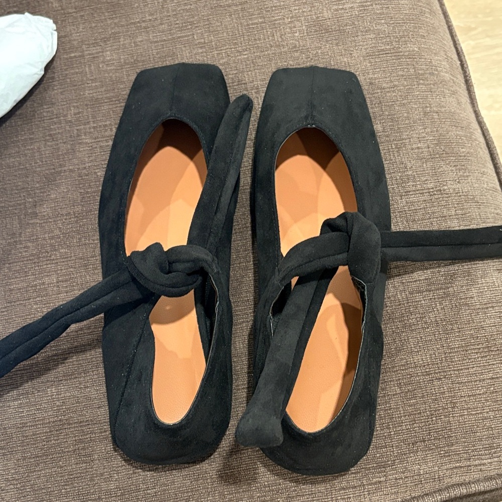 Women's black suede flat shoe. Never worn